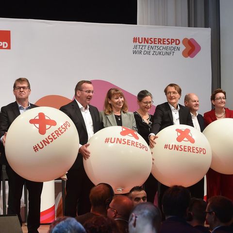 Die Kandidaten für den SPD-Vorsitz während des Abschlusses der 23. SPD-Regionalkonferenz