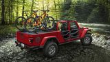 Der Jeep Gladiator kann mit bis zu 725 Kilogramm beladen werden
