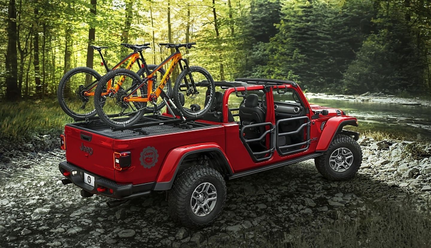 Der Jeep Gladiator kann mit bis zu 725 Kilogramm beladen werden