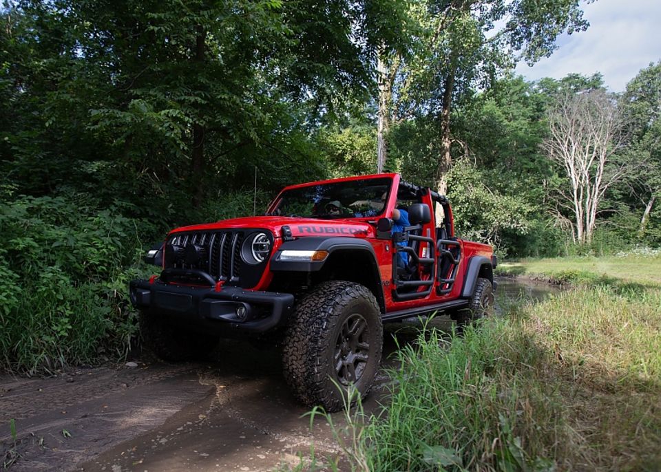 Der Jeep Gladiator Rubicon Mopar kommt im Gelände ausgezeichnet klar Der Jeep Gladiator Rubicon Mopar kommt im Gelände ausgezeichnet klar