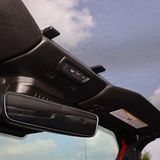 Statt eines Daches ist ein Moskitonetz gespannt