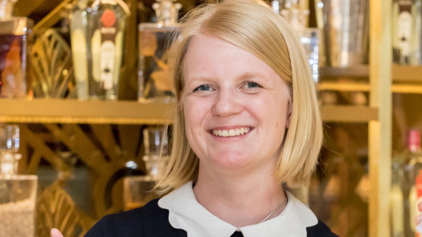 Caro Thompson, Bar-Managerin im Fünf-Sterne-Hotel "Fraser Suites"