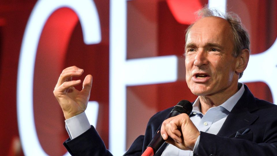 News von heute: Der britische Physiker Tim Berners-Lee gilt als Mitbegründer des Internet. Er hatte im März 1989 einen Vorschlag für sein Datenaustauschsystem World Wide Web (WWW) präsentiert. Hintergrund war der Wunsch, den Datenaustausch unter Forschern zu vereinfachen. Der britische Physiker Tim Berners-Lee gilt als Mitbegründer des Internet. Er hatte im März 1989 einen Vorschlag für sein Datenaustauschsystem World Wide Web (WWW) präsentiert. Hintergrund war der Wunsch, den Datenaustausch unter Forschern zu vereinfachen.