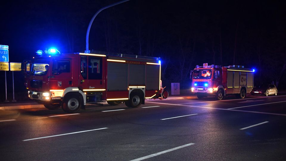 Polizeieinsatz im Sunkeln auf der Autobahn A 10 Polizeieinsatz im Sunkeln auf der Autobahn A 10