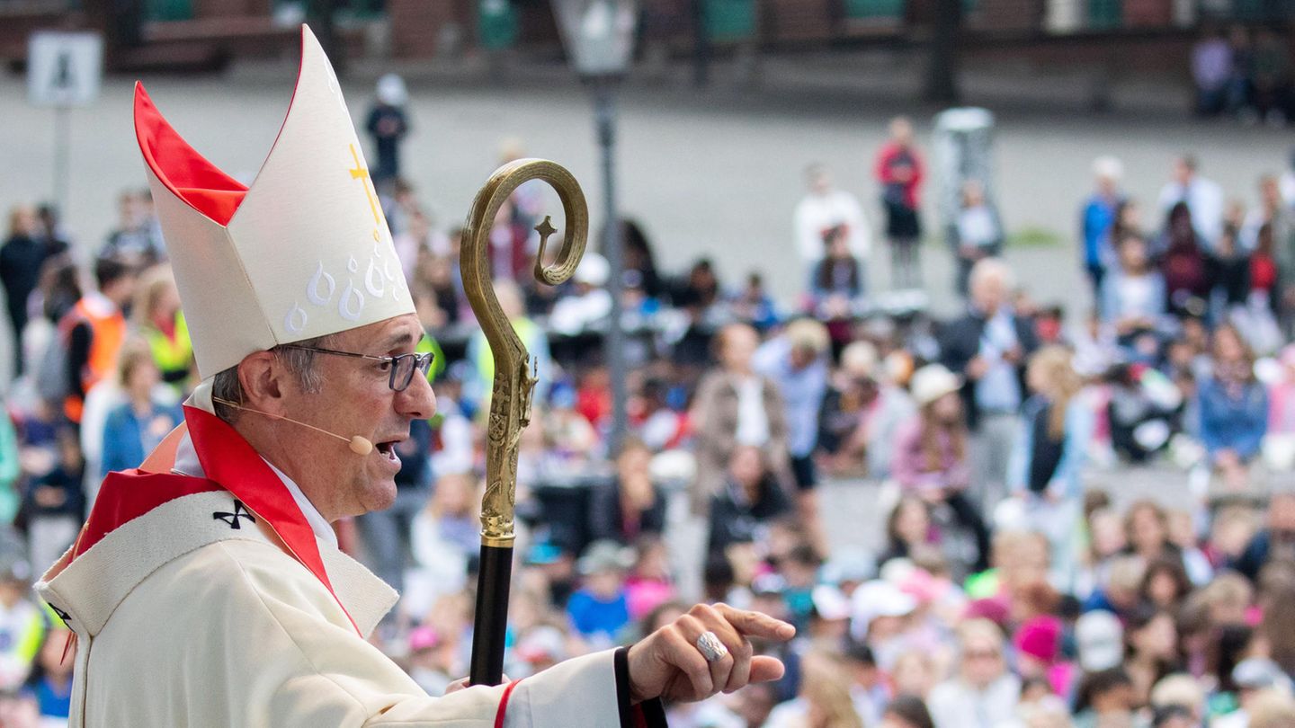 Hamburger Erzbischof Stefan Heße beim Fronleichnamsgottesdienst