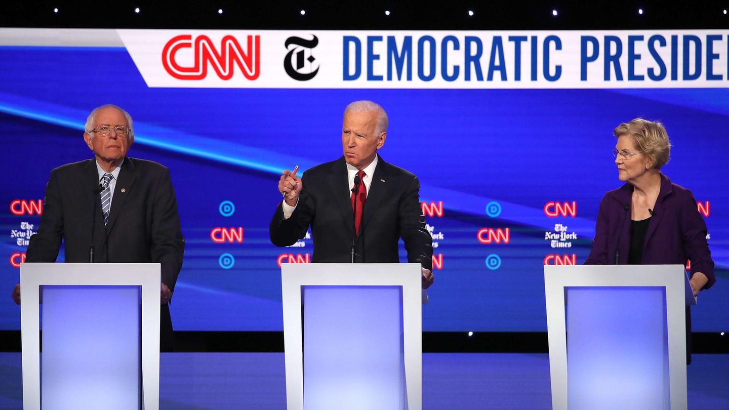 Die demokratischen Präsidentschaftsbewerber Bernie Sanders (l.), Joe Biden und Elisabeth Warren