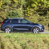 Hinten haben Erwachsene gut Platz