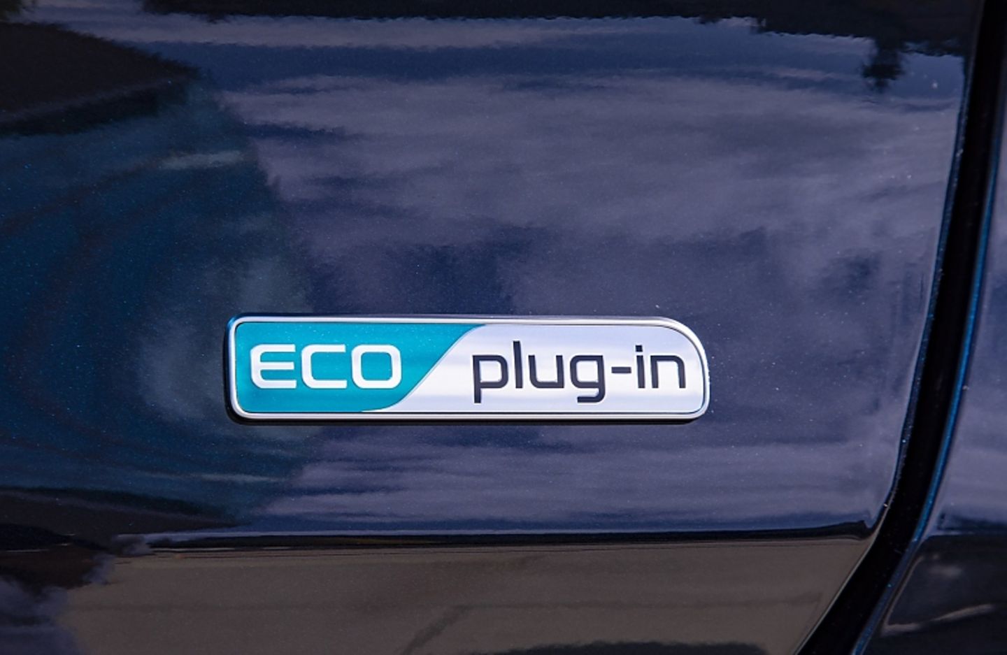 Die rein elektrische Reichweite beträgt 65 Kilometer (WLTP)