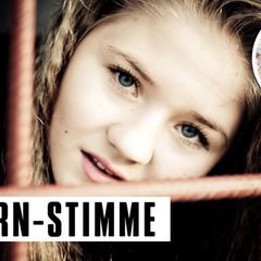 Mädchen hinter Gittern