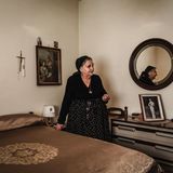 Anna Nannarone in traditioneller Wolltracht