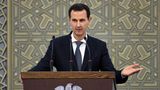 Baschar al-Assad gestikuliert beim Sprechen