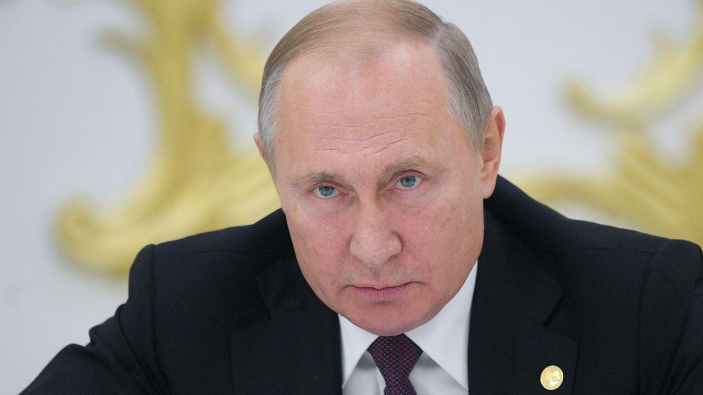 Wladimir Putin blickt entschlossen