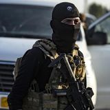 Ein vermummter Soldat