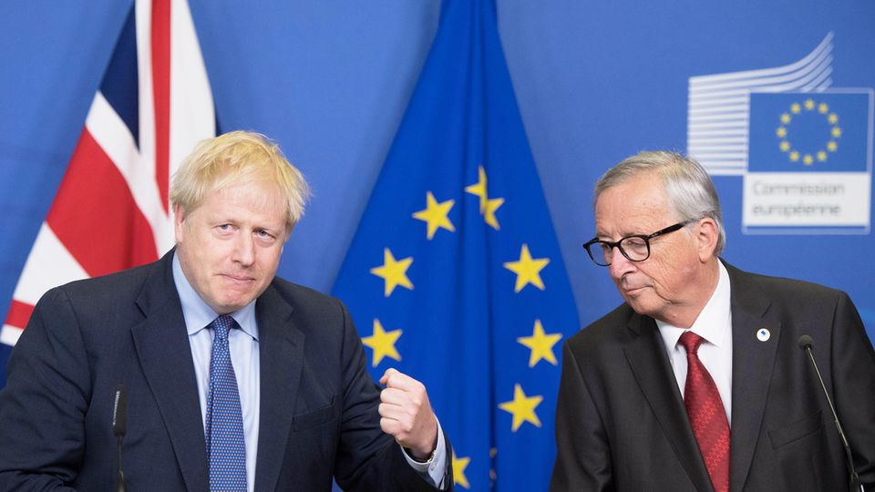 Großbritanniens Premierminister Boris Johnson (l.) und EU-Kommissionschef Jean-Claude Juncker