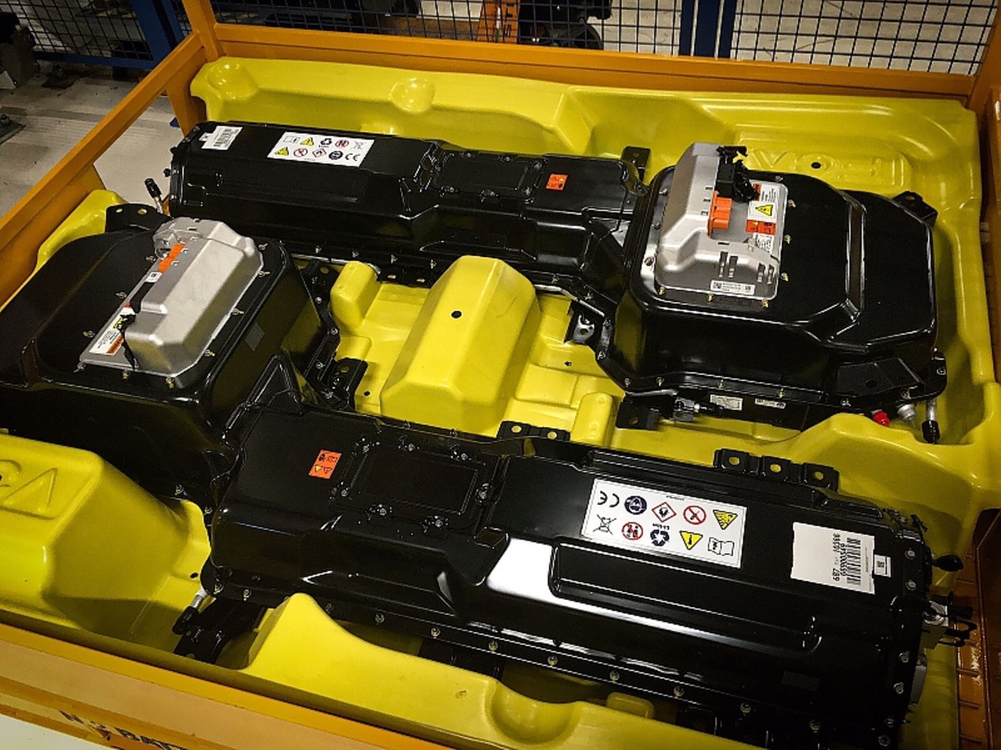 Jeep-Produktion in Melfi - Die Batteriepacks vor dem Einbau