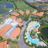 Blick auf die mehr als drei Quadratkilometer große Anlage mit knapp 700 Hotelzimmern, Ballsälen und vier Golfplätzen.