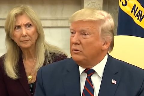Bei einem Treffen zwischen US-Präsident Donald Trump und Sergio Mattarella sorgt die Übersetzerin für Aufmerksamkeit.