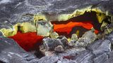 Der Vulkan Erta Ale in der Danakil-Senke. Unter der dünnen, erst kürzlich erkalteten Kruste fließt nach wie vor heiße Lava.