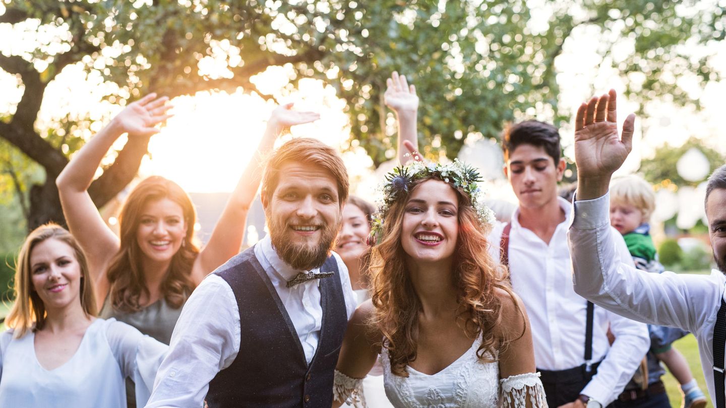 Ein britisches Paar feierte eine Traumhochzeit und plante eine Reise in die Karibik– doch dann kam ein verdorbener Schweinebraten dazwischen (Symbolfoto)