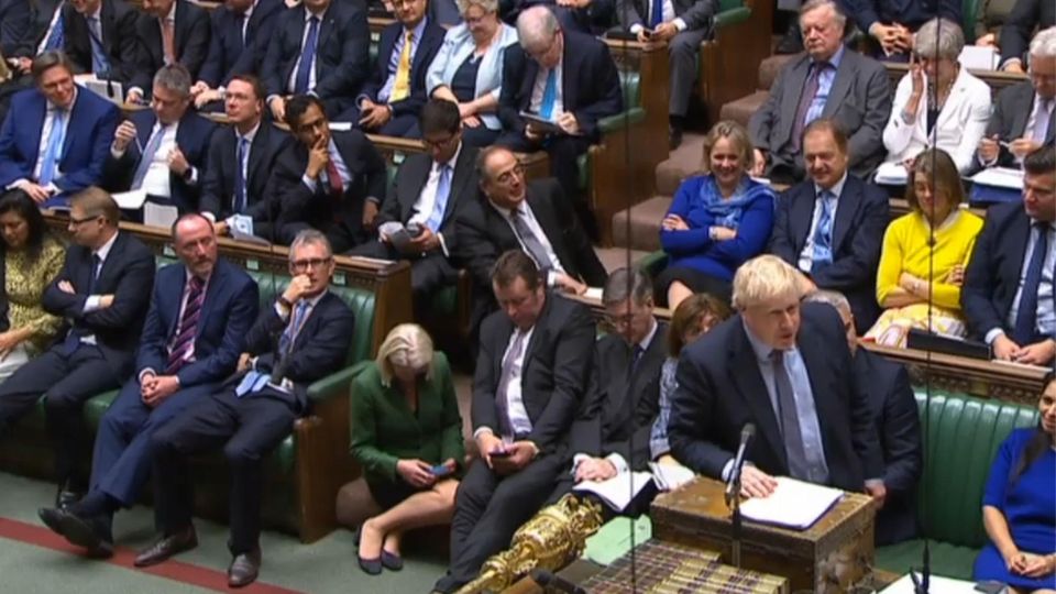 Großbritanniens Premier Boris Johnson spricht im Parlament