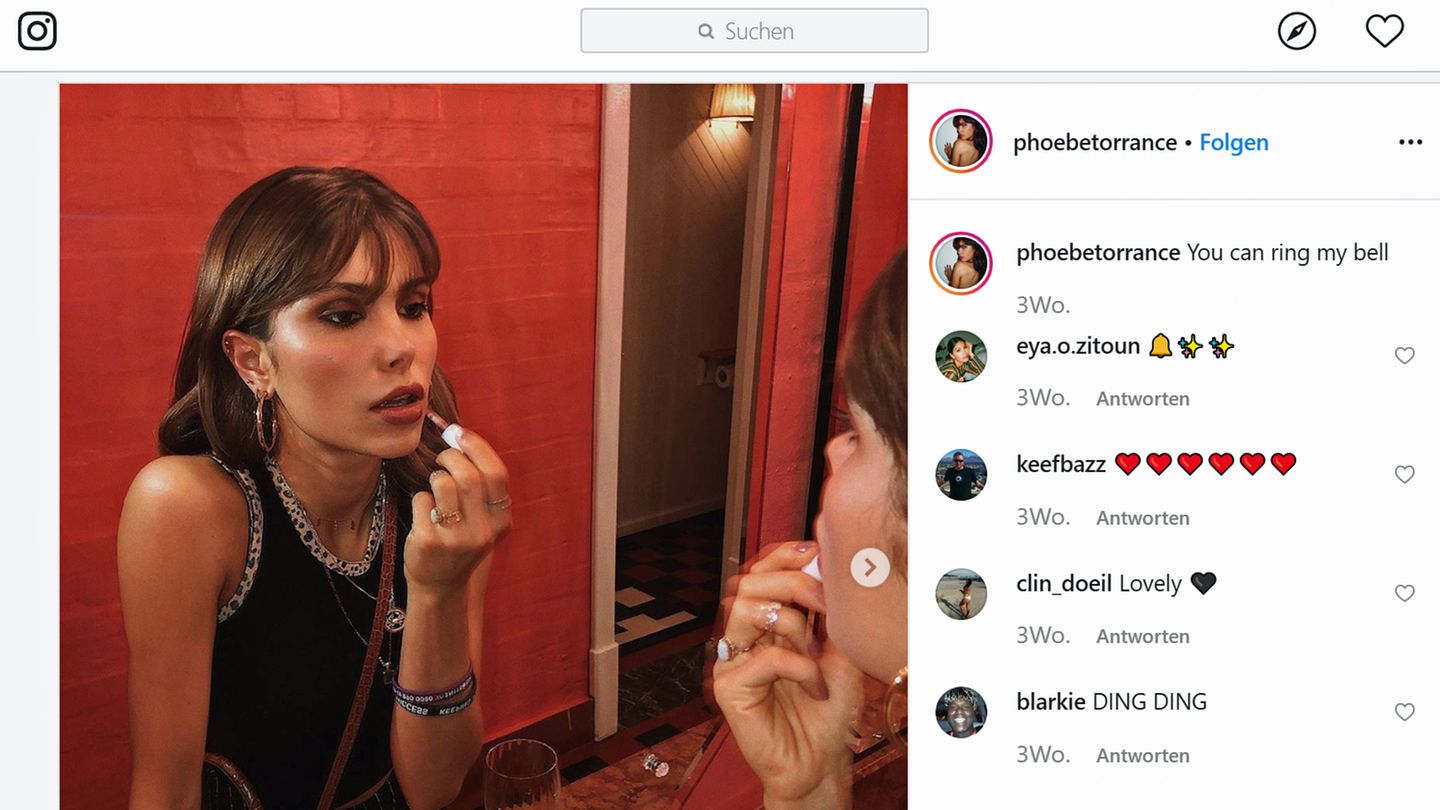 In einigen Fotos sieht Phoebe Torrance tatsächlich aus wie Victoria Beckham.