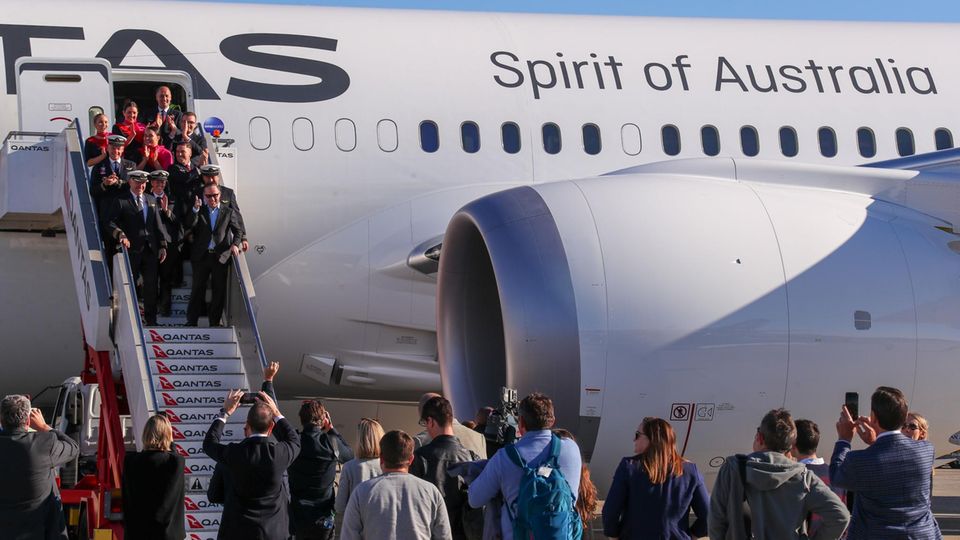 In Sydney geht die Qantas-Crew von Bord In Sydney geht die Qantas-Crew von Bord