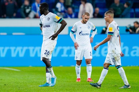 Enttäuschte Schalker nach der 2:0 Niederlage gegen Hoffenheim