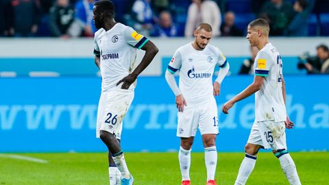 Enttäuschte Schalker nach der 2:0 Niederlage gegen Hoffenheim