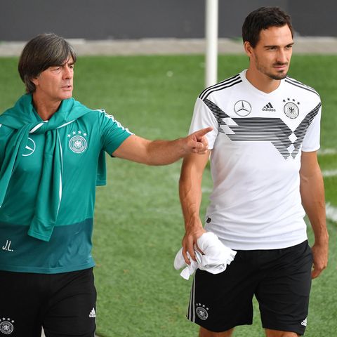 Bundestrainer Joachim Löw (l.) hatte Mats Hummels Anfang des Jahres ausgemustert