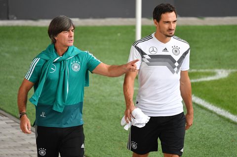 Bundestrainer Joachim Löw (l.) hatte Mats Hummels Anfang des Jahres ausgemustert