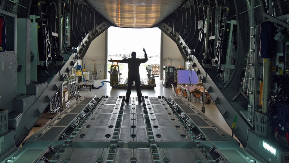 Cargo Hold Trainer-Enhanced