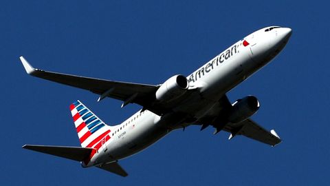 Ein Flugzeug der Fluglinie American Airlines