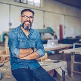 Mann in seinem Büro