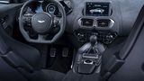 Das Cockpit gleicht ebenfalls dem des Standard-Vantage