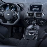 Das Cockpit gleicht ebenfalls dem des Standard-Vantage