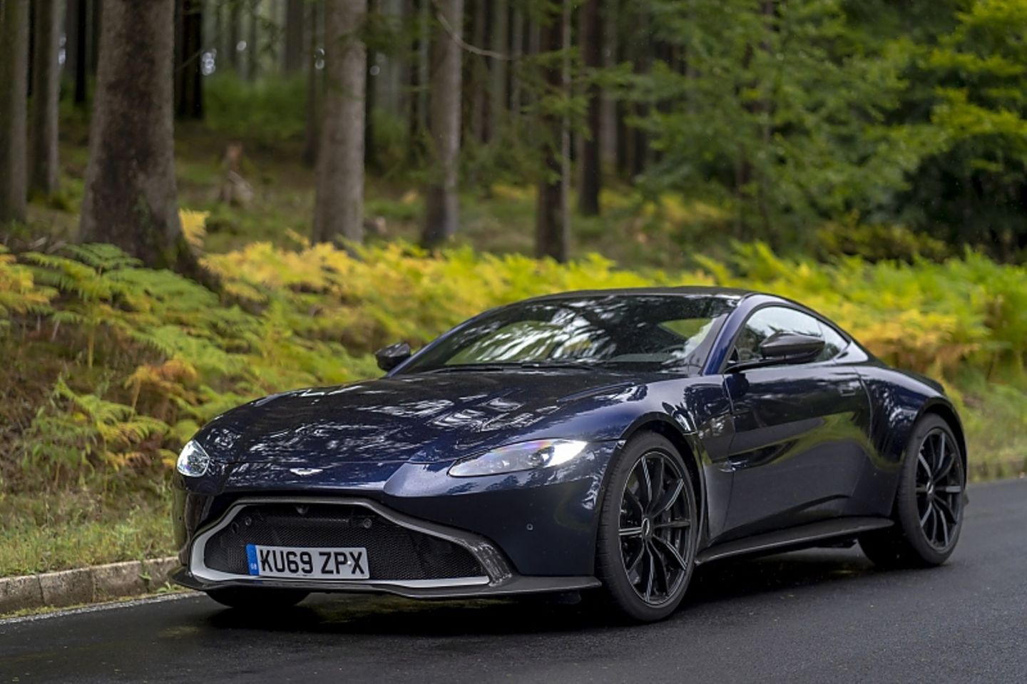 Der Aston Martin Vantage AMR wiegt 1.499 Kilogramm