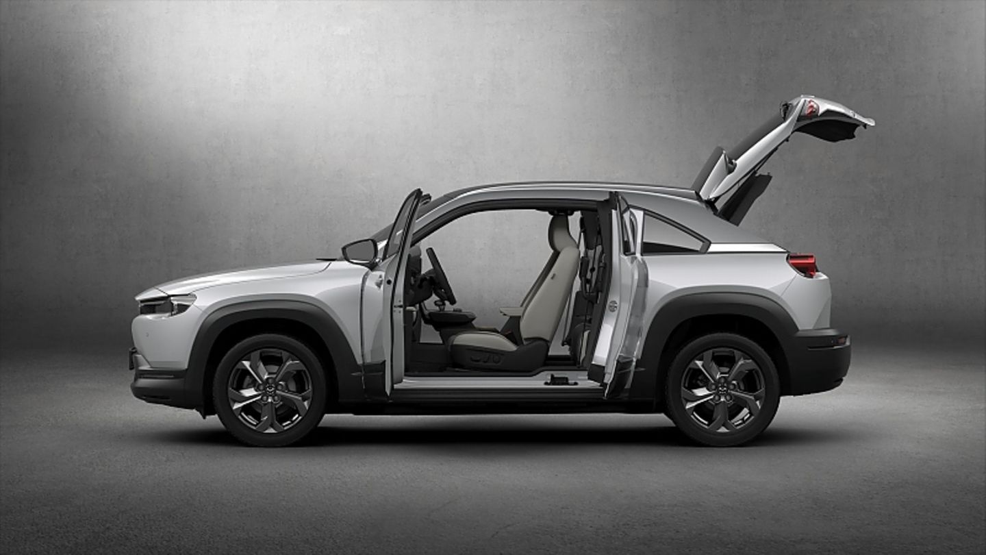 Die Tor schwingt auf: Der Mazda MX-30 hat weit aufschwingende Türen