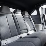 Die Tür hinten schwingt bis zi 80 Grad weit auf