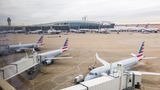 Platz 15: Dallas/Fort Worth International Airport (DFW)  Insgesamt 69.112.607 Passagiere sind im Jahr 2018 über die Verkehrsdrehscheibe in Texas geflogen. Hier gehört American Airlines zu den wichtigsten Airlines.