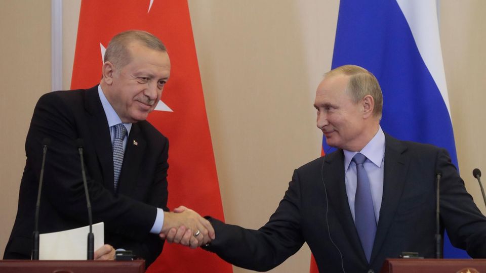 Der türkische Präsident Recep Tayyip Erdogan (l.) und sein russischer Amtskollege Wladimir Putin sind sich wegen Nordsyrien einig