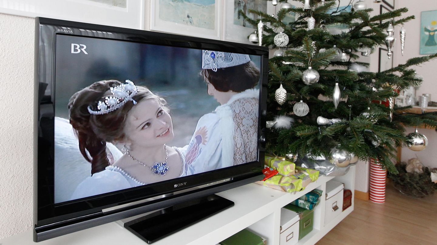Zur Weihnachtszeit läuft in jedem Jahr der Filmklassiker "Drei Haselnüsse für Aschenbrödel"
