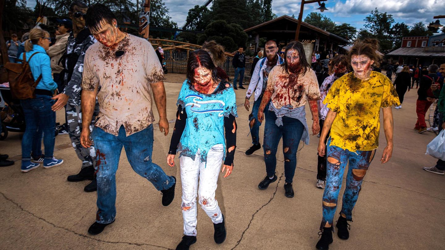 Eine Gruppe zombifizierter Horrorfans in Soltau