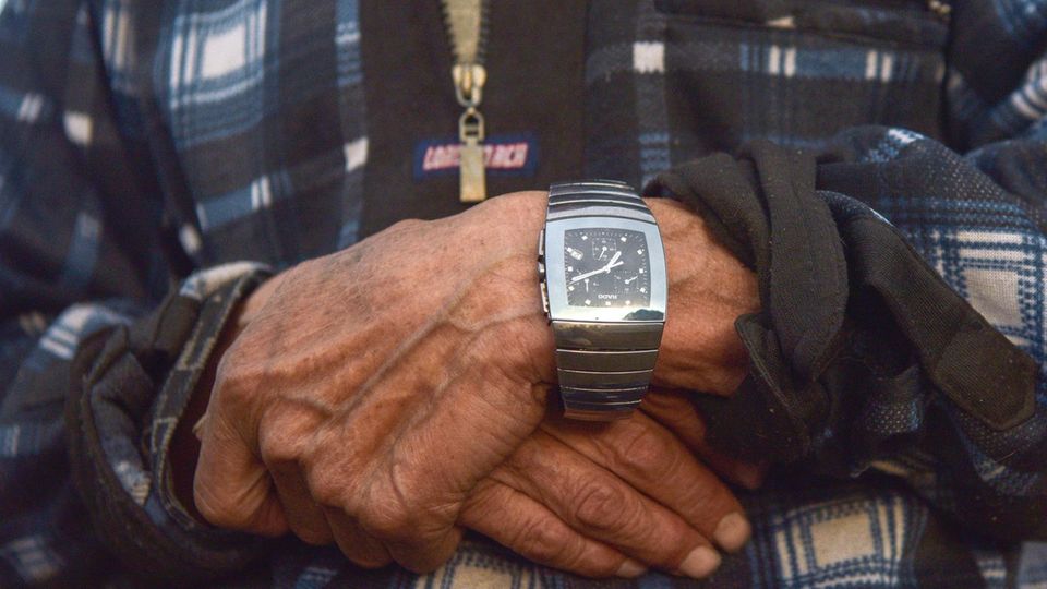 Tuwa, Putins Reiseort, Joachim Rienhardt, JWD #15 Eine teure Uhr am Handgelenk eines Hirten
