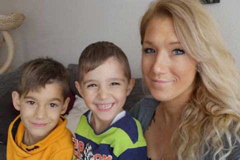 Janine Kaiser mit ihren Söhnen