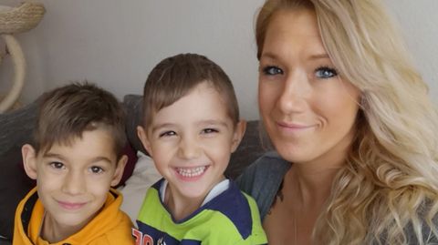 Janine Kaiser mit ihren Söhnen