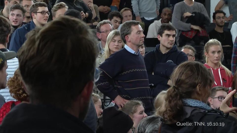 Bernd Luckes Vorlesung an der Uni Hamburg wurde erneut von Demonstranten gestört Bernd Luckes Vorlesung an der Uni Hamburg wurde erneut von Demonstranten gestört