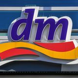 Die Drogeriekette dm ruft vorsorglich bestimmte Gläser mit Bio-Babynahrung zurück