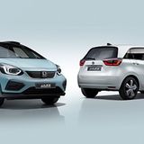 Hier sind die beiden Versionen des Jazz - der hochbeinigere Crossover und der klassische Kleinwagen gut zu sehen