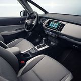 Das Interieur wirkt auf den Bildern wertiger, die Sitze sollen mehr Halt geben