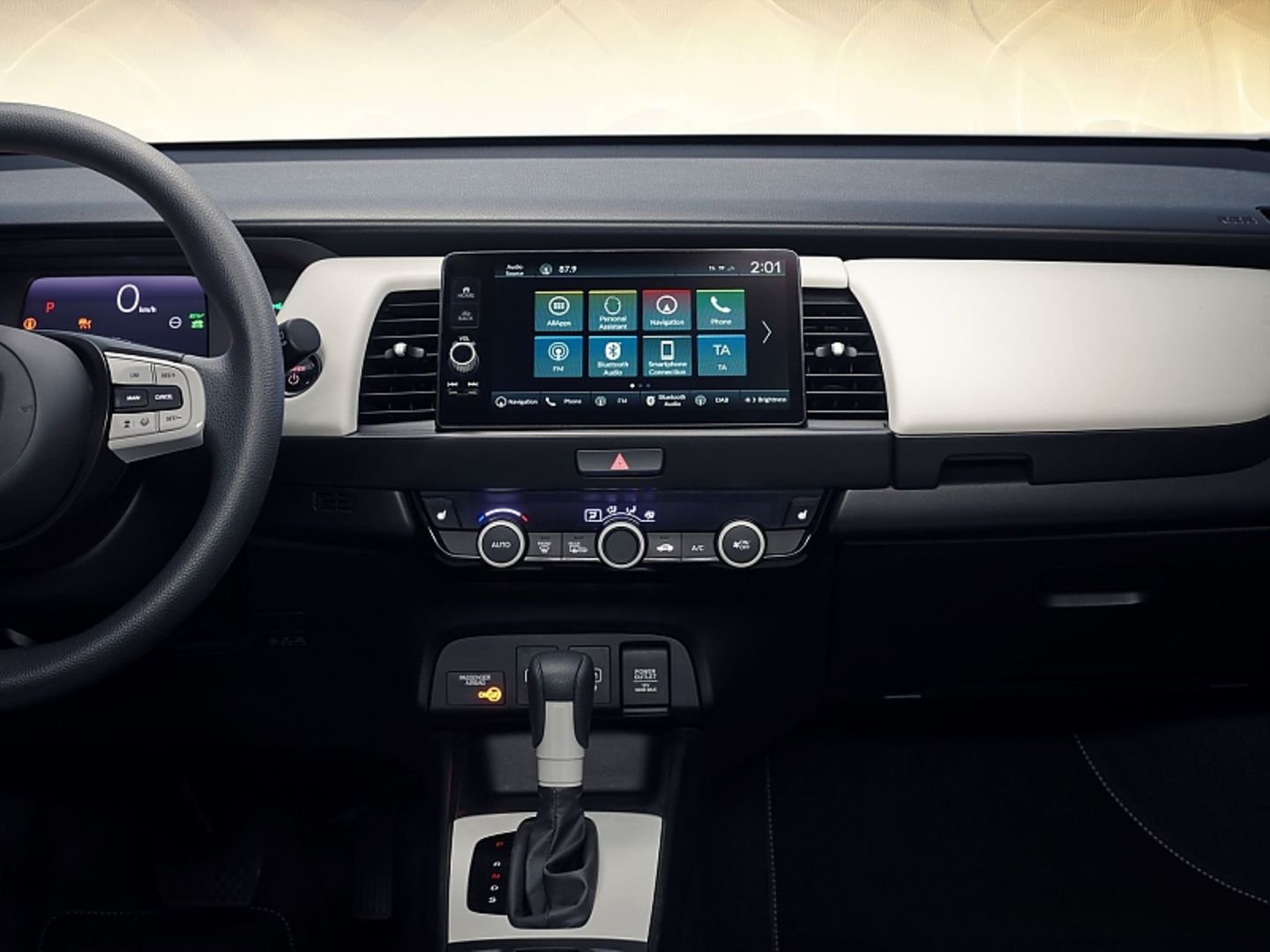Die Bedienung des Infotainment geschieht via Apps und das Smartphone wird per Apple CarPlay oder Android Auto eingebunden